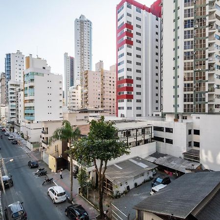 Em Frente Ao Shopping Atlantico! Com Sacada, Garagem E Ar Condicionado Lägenhet Balneário Camboriú Exteriör bild