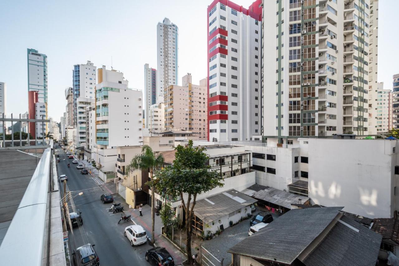 Em Frente Ao Shopping Atlantico! Com Sacada, Garagem E Ar Condicionado Lägenhet Balneário Camboriú Exteriör bild